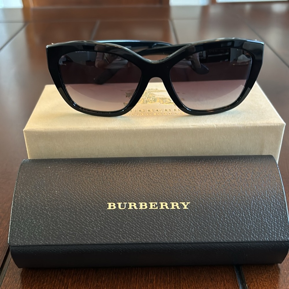 Burberry Sunglasses - Picture 2 of 7